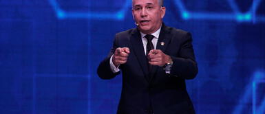 Urresti utilizó sus redes sociales para pronunciarse sobre la coyuntura política Daniel Urresti se burla de Vladimir Cerrón e insulta a Verónika Mendoza