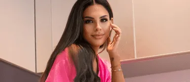 Tefi Valenzuela causa furor en redes con outfit monocromático y accesorios oscuros. Tefi Valenzuela y el outfit de enterizo con capa que emana autoridad y sensualidad