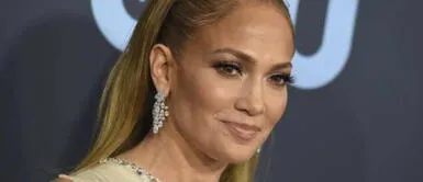 Jennifer Lopez y outfit Dolce Gabbana Jennifer López se impone en desfile de Dolce&Gabbana con soberbio look floral con pedrería