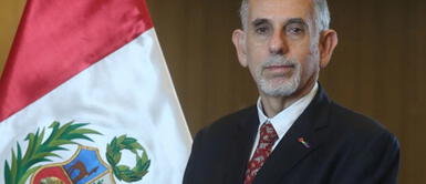 Pedro Francke señala que no es el momento de un aumento del salario mínimo tras el anuncio de Guido Bellido Pedro Francke tras anuncio de Bellido de que aumentará el salario mínimo: "No nos parece que sea el momento"