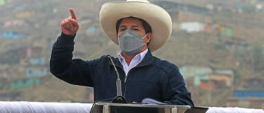 Pedro Castillo dijo que desde el Gobierno trabajarán por la ciudadanía sin estar “a puertas cerradas”. Castillo a congresistas que critican a ministros: Salgan de sus pupitres y vamos a debatir al corazón del Vraem