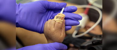 Las hospitalizaciones de menores en EE.UU. se han incrementado a causa de la COVID-19. Pediatra sobre la crítica situación en hospitales: "Es realmente desgarrador ver a niños intubados"