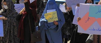 Herat: Decenas de afganas se manifiestan para pedir un lugar en el Gobierno talibán Afganistán: Decenas de mujeres se manifiestan para pedir un lugar en el Gobierno talibán