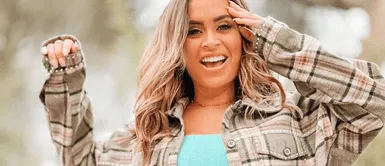 Ethel Pozo se une a la tendencia 'knitwear' con una colorida chompa tejida a mano. Ethel Pozo se suma a la fiebre por el 'knitwear' con una colorida chompa tejida a mano