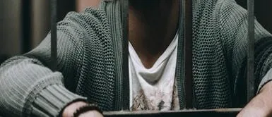 Padre de las menores víctimas fue detenido por agentes policiales de Chile. Sujeto acaba con la vida de su suegro tras descubrir que abusaba de sus hijas de 5 y 7 años