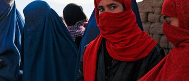 Las mujeres afganas tendrán prohibido llevar clases mixtas. Régimen talibán: Mujeres afganas deberán usar abaya y nicab en sus centros de estudio