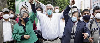 Fernando Olivera critica visita de Evo Morales Fernando Olivera acusa a Evo Morales de venir al Perú para hacer lobby sobre grandes empresas