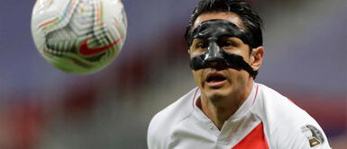 Tras la falta contra Lapadula, el jugador venezolano Tomás Rincón solo recibió tarjeta amarilla. Gianluca Lapadula muestra orgulloso su sonrisa tras tremendo rodillazo