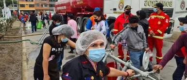 SJL: bomberos reparten 63 mil galones de agua a vecinos afectados por aniego y corte de agua SJL: bomberos reparten 63 mil galones de agua a vecinos afectados por aniego y corte de agua