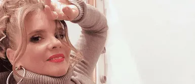 Johanna San Miguel le añade carácter a un look básico con un calzado en tendencia. Johanna San Miguel demuestra el poder del calzado con unas simpáticas cowboy boots