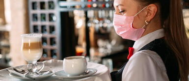 Mesera recibe 1000 dólares de propina, pero cliente le deja mensaje denigrante en la boleta Mesera recibe 1000 dólares de propina, pero cliente le deja mensaje denigrante en la boleta