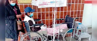 Médico revela que pacientes con quemaduras graves se le tuvo que acomodar en sillas de ruedas. Cusco: Atienden a pacientes en el piso tras falta de camillas en Hospital Regional