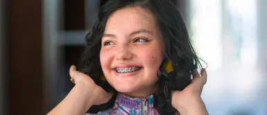 Francisca Aronsson y vestido de tul Francisca Aronsson deslumbra con impoluto vestido de efecto satinado con voluminosa capa de tul