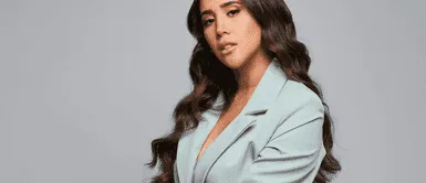 Melissa Paredes y enterizo Melissa Paredes exhibe novedoso diseño peruano en ceñido enterizo que lleva explosión cromática
