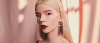 Anya Taylor-Joy derrocha glamour en la alfombra roja del Festival de Cine de Venecia. Anya Taylor-Joy luce como una muñeca Barbie en la red carpet del Festival de Cine de Venecia