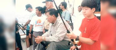 Alberto Fujimori pescaba en la selva el día en que cayó Abimael Guzmán Alberto Fujimori pescaba en la selva el día en que Abimael Guzmán fue capturado
