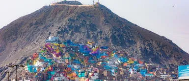 Artistas están pintando las fachadas de las casas del asentamiento humano Leticia. Convertirán al Cerro San Cristóbal en el mural más gran del mundo
