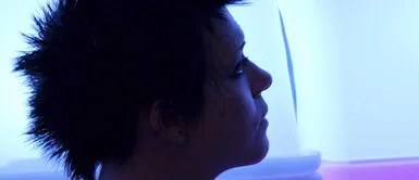 Lepht Anonymous es una transhumanista que se implantó más de 50 chips en el cuerpo para convertirse en ciborg. Como ella hay todo un movimiento de personas que creen que el futuro está en fusionarse con la tecnología. Lepht: la biohacker que busca “trascender las limitaciones del cuerpo humano”