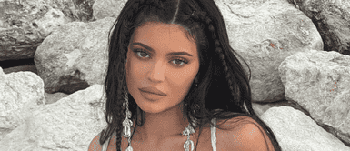 Kylie Jenner y enterizo encaje Kylie Jenner desafía la moda pre maternidad con un romántico enterizo semitransparente