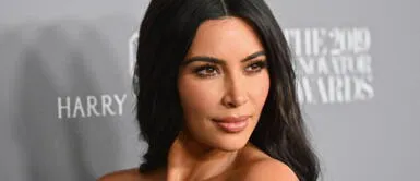 Kim Kardashian y look Kim Kardashian causa furor con un tenebroso look total black que esconde mensaje subliminal