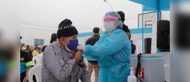 Un grupo de pacientes de la tercera edad con ambas dosis fallecieron de COVID-19. Aumentan hospitalizaciones de personas mayores de 80 años por COVID-19