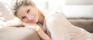 Sofía Franco y vestido negro Sofía Franco reaparece con imponente look que evoca al icónico vestido de la venganza de Lady Di