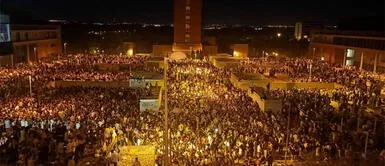 La policía no ingresó al recinto que albergaba a miles de jóvenes. Miles de jóvenes asistieron en masa a una fiesta en Madrid como si no existiera la COVID-19