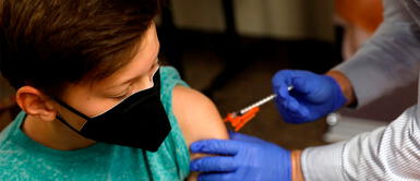 Pfizer-BioNTech anuncian que su vacuna es segura en los menores de 12 años. Vacuna Pfizer-BioNTech: Laboratorios anuncian que es “segura” para niños entre 5 a 11 años