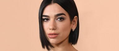 Dua Lipa confirma la vigencia de la tendencia a crochet con un osado bikini multicolor. Dua Lipa confirma la vigencia de la tendencia a crochet con un pícaro bikini multicolor