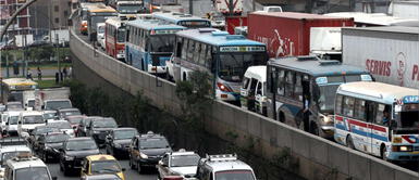 Perú es el país con más tráfico vehicular en el mundo. Moneybarn: El Perú es el país con más tráfico en el mundo