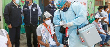 COVID-19: jóvenes 21 y 22 años fueron vacunados con Pfizer y abre controversia COVID-19: jóvenes 21 y 22 años fueron vacunados con Pfizer y abre controversia