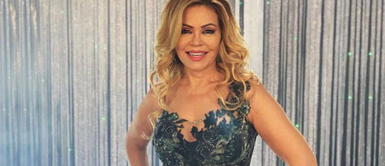 Gisela Valcárcel y vestido gala Gisela Valcárcel conquista con un elocuente vestido aterciopelado decorado con pedrería