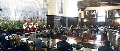 La reunión empezó 8 de la noche. Gas de Camisea: Premier Bellido convocó a ministros a reunión en Palacio de Gobierno