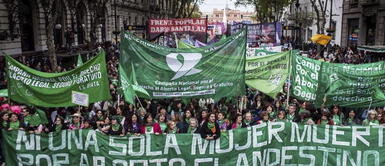 Ola verde se extiende por toda la región. Aborto legal en Perú: 1181 niñas de 14 años fueron forzadas a ser madres el 2020