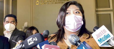 Afirmación. Congresista Betssy Chávez destacó que no habrá ruptura en Perú Libre. Foto: Karla Cruz / URPI-GLR Betssy Chávez tras ataques de sus colegas en chats filtrados: "Así me digan que renuncie, no voy a renunciar"