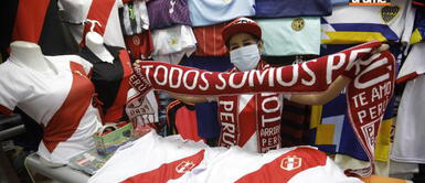 Camisetas de los delanteros de la selección mejoran las ventas en Gamarra. Perú vs Chile: Camisetas de Paolo Guerreo y Gianluca Lapadula mejoran las ventas en Gamarra