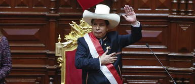 Pedro Castillo encabezó la ceremonia de celebración de los 200 años de la Marina de Guerra del Perú. Pedro Castillo instó a la Marina “luchar por la soberanía del gas, así como luchó la marítima”