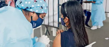 Jóvenes de 18 años serán inmunizados a nivel nacional. COVID-19: Mayores de 18 años podrán acudir a los centros de vacunación desde hoy