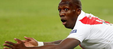 Argentina vs. Perú: Luis Advíncula sufrió desgarro y quedó fuera del partido Argentina vs. Perú: Luis Advíncula sufrió desgarro y quedó fuera del partido