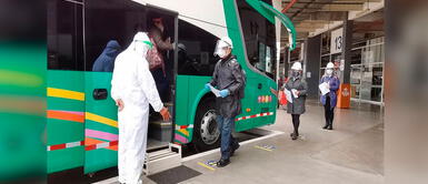 Si bien la vacuna es voluntaria, nadie tiene derecho a contagiar a otros, afirma Cevallos. Personas mayores de 45 años deberán tener ambas dosis para hacer viajes interprovinciales