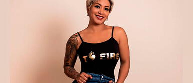 Paula Arias y outfit de cebra Paula Arias cautiva con pícara falda de cebra que expone la elegancia del 'black and white'