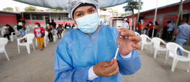 Inicia la vacunación con la tercera dosis para los médicos. Tres mil médicos aún no se vacunan contra el coronavirus en Perú