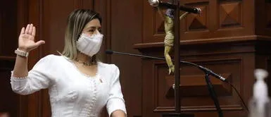 Congresista de Fuerza Popular fue captada rompiendo puerta: “No ha sido dentro de mis funciones” Congresista de Fuerza Popular fue captada rompiendo puerta: “No ha sido dentro de mis funciones”