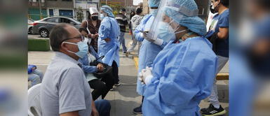 Personal de salud también realizó descarte de COVID-19 con pruebas moleculares. VMT: Vacunan a integrantes de ollas comunes por el Día Mundial de la Alimentación Saludable