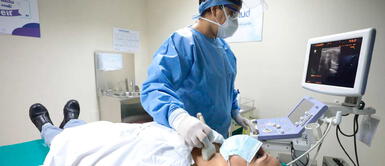 La biopsia permite realizar un examen microscópico muy importante Biopsia estereotáxica: Conoce las novedades tecnológicas contra el cáncer de mama en Perú