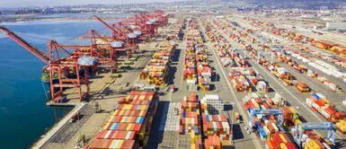 Colapso en Estados Unidos: miles de contenedores varados en la costa de California Colapso en Estados Unidos: miles de contenedores varados en la costa de California