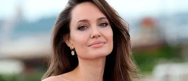 Hija de Angelina Jolie Hija de Angelina Jolie brilla con glamuroso vestido que usó su madre en los Premios Oscar