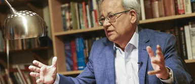 César Hildebrandt manifestó que en la Constitución aprobadas durante el periodo del gobierno del dictador Alberto Fujimori “el egoísmo se convirtió en norma" “Ahora más que nunca hay que cambiar la Constitución que perpetró el fujimorismo”, alerta Hildebrandt