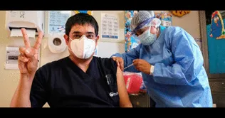 Virólogo peruano afirma que la mayoría no necesitaría una tercera dosis de vacuna Virólogo peruano: “La mayoría no necesitaría una tercera dosis de vacuna contra la COVID-19”