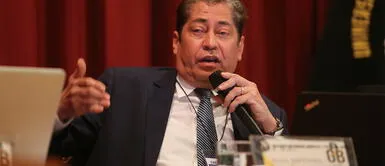 Eloy Espinosa Saldaña es un abogado peruano de 55 años de edad. Eloy Espinosa-Saldaña sufre fibrosis pulmonar y necesita trasplante de pulmón